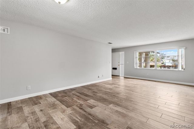 512 SE Paradise Point Road, Crystal River, FL 34429