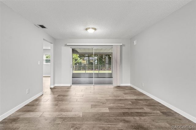 512 SE Paradise Point Road, Crystal River, FL 34429