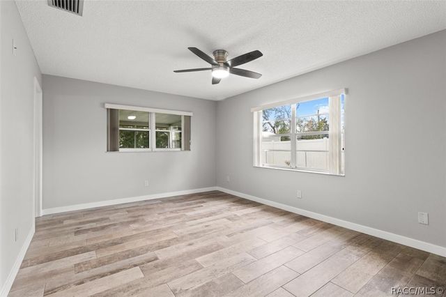 512 SE Paradise Point Road, Crystal River, FL 34429