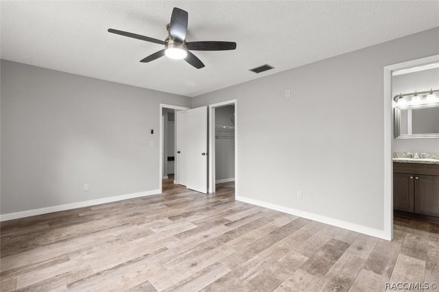 512 SE Paradise Point Road, Crystal River, FL 34429