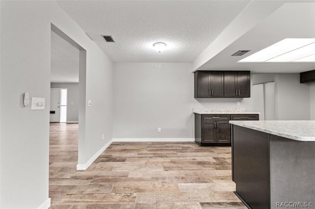 512 SE Paradise Point Road, Crystal River, FL 34429