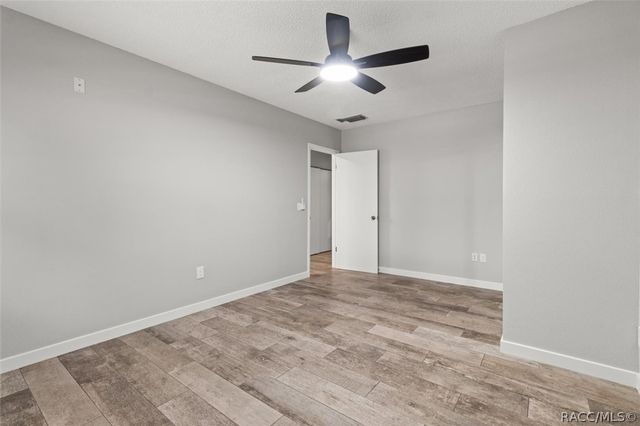 512 SE Paradise Point Road, Crystal River, FL 34429