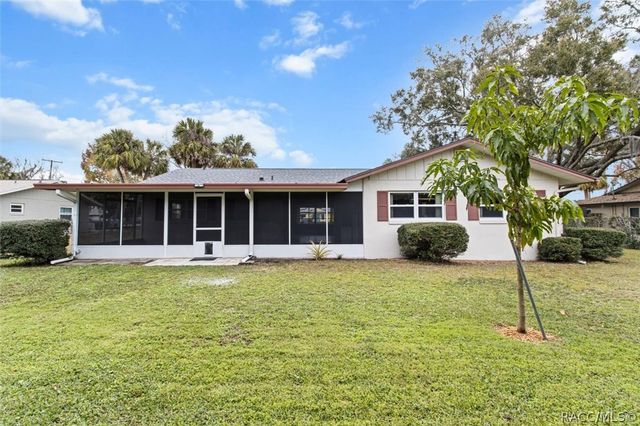 512 SE Paradise Point Road, Crystal River, FL 34429