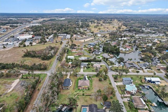 512 SE Paradise Point Road, Crystal River, FL 34429