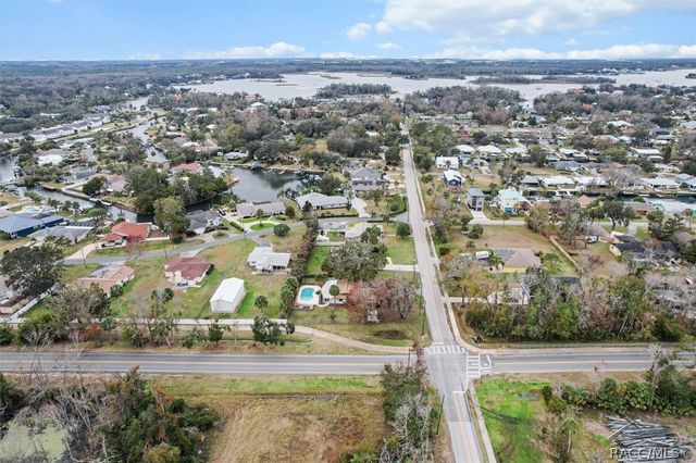 512 SE Paradise Point Road, Crystal River, FL 34429