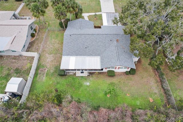 512 SE Paradise Point Road, Crystal River, FL 34429