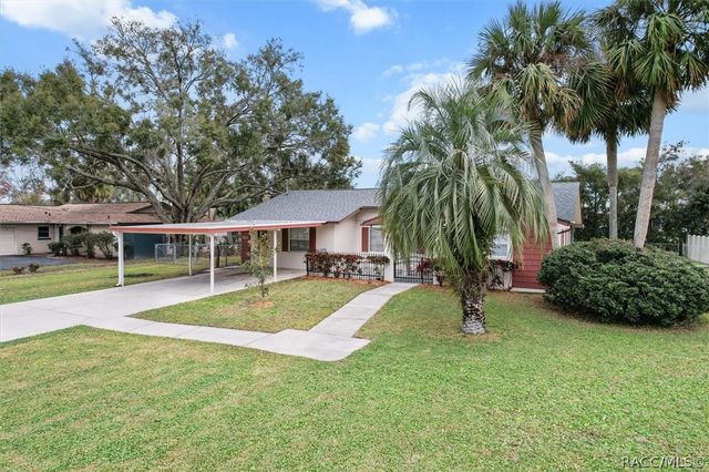 512 SE Paradise Point Road, Crystal River, FL 34429