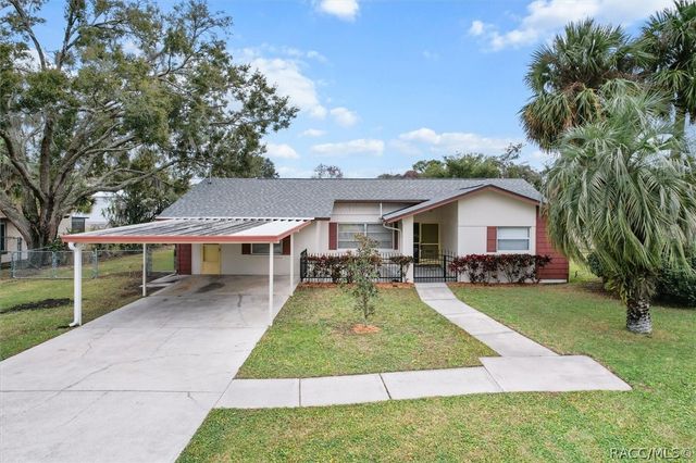 512 SE Paradise Point Road, Crystal River, FL 34429