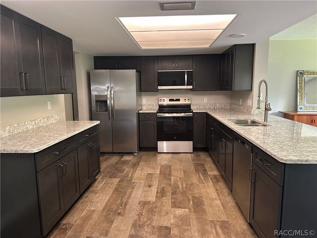 512 SE Paradise Point Road, Crystal River, FL 34429