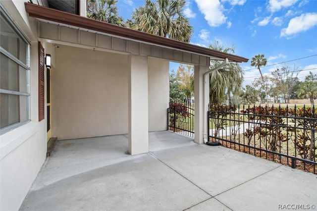 512 SE Paradise Point Road, Crystal River, FL 34429