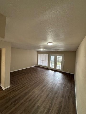 2102 Straight Creek Drive 2102, Houston, TX 77017