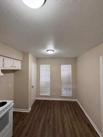 2102 Straight Creek Drive 2102, Houston, TX 77017