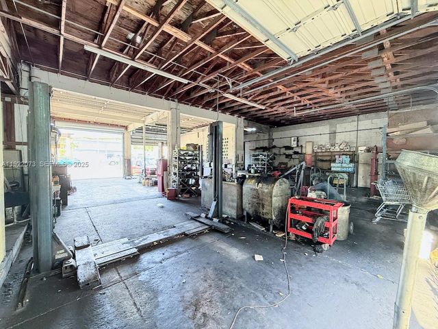 11851 W Dixie Hwy, Miami, FL 33161