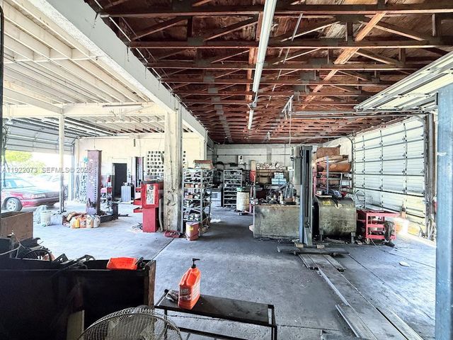 11851 W Dixie Hwy, Miami, FL 33161