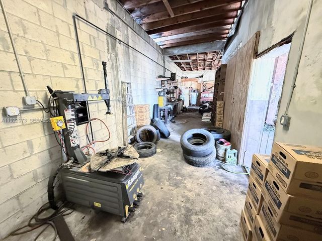 11851 W Dixie Hwy, Miami, FL 33161