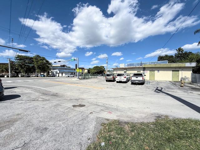 11851 W Dixie Hwy, Miami, FL 33161