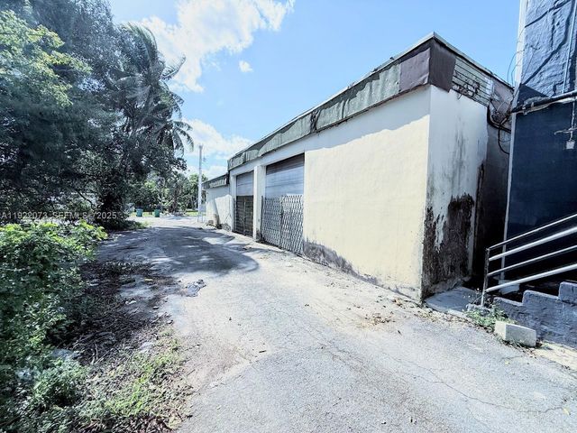 11851 W Dixie Hwy, Miami, FL 33161