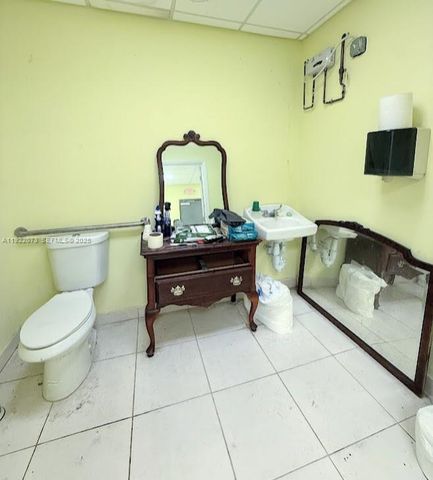 11851 W Dixie Hwy, Miami, FL 33161