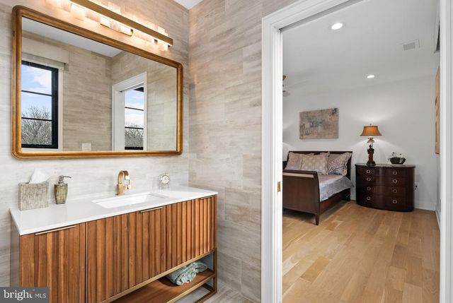 6029 ORRIS ST, Mclean, VA 22101