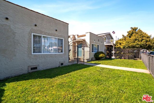 2637 S Redondo Boulevard, Los Angeles, CA 90016