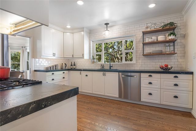 10703 Collins Street, North Hollywood, CA 91601
