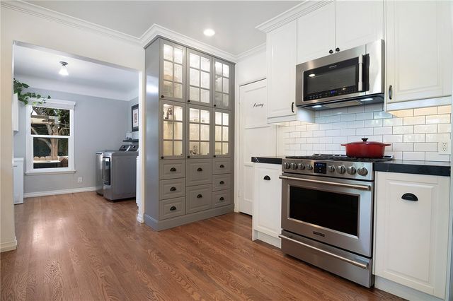 10703 Collins Street, North Hollywood, CA 91601