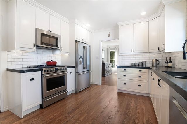 10703 Collins Street, North Hollywood, CA 91601
