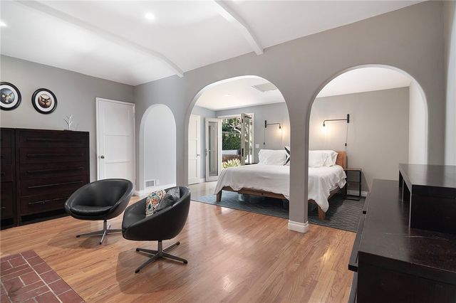 10703 Collins Street, North Hollywood, CA 91601