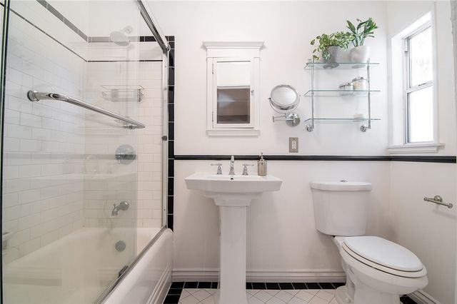 10703 Collins Street, North Hollywood, CA 91601