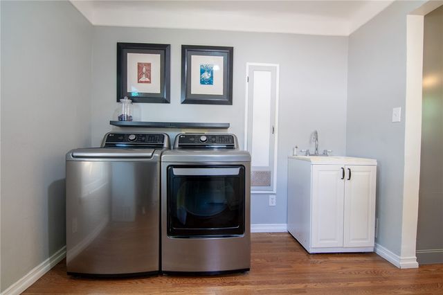 10703 Collins Street, North Hollywood, CA 91601