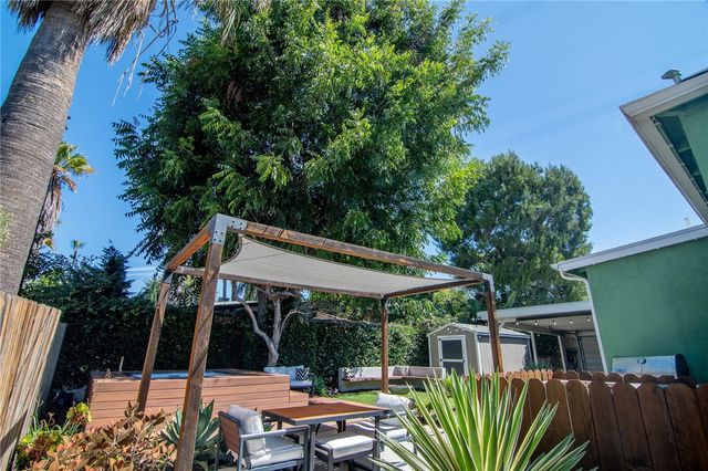 10703 Collins Street, North Hollywood, CA 91601