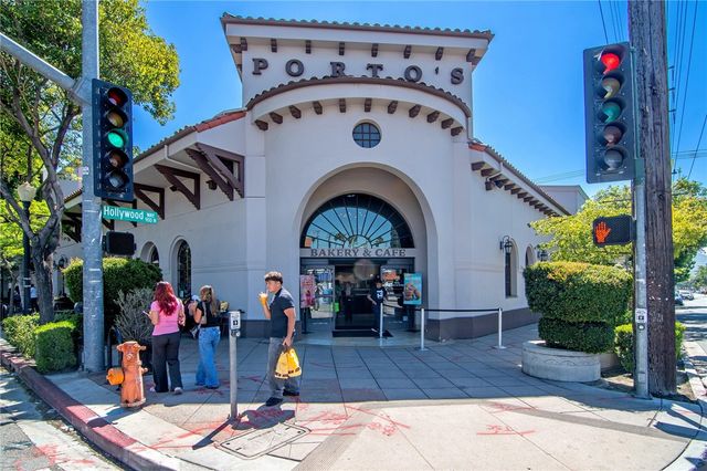 10703 Collins Street, North Hollywood, CA 91601