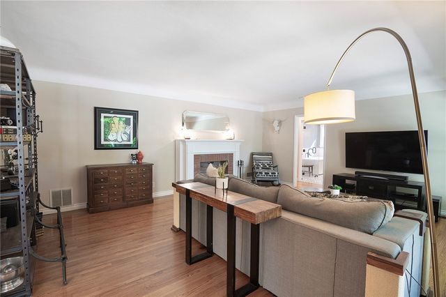 10703 Collins Street, North Hollywood, CA 91601