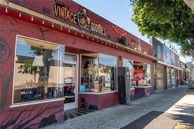 10703 Collins Street, North Hollywood, CA 91601