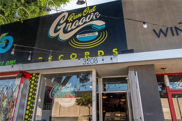 10703 Collins Street, North Hollywood, CA 91601