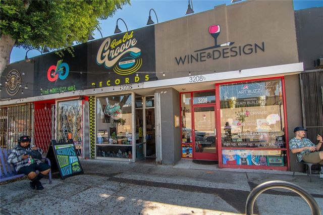 10703 Collins Street, North Hollywood, CA 91601