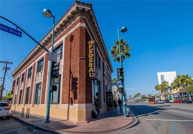 10703 Collins Street, North Hollywood, CA 91601