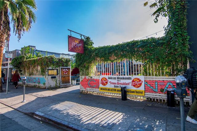 10703 Collins Street, North Hollywood, CA 91601