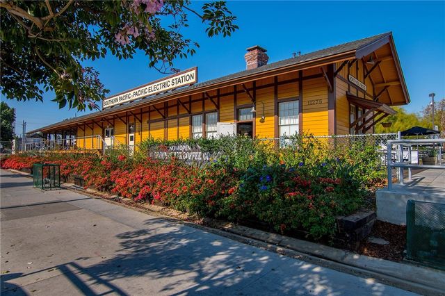 10703 Collins Street, North Hollywood, CA 91601