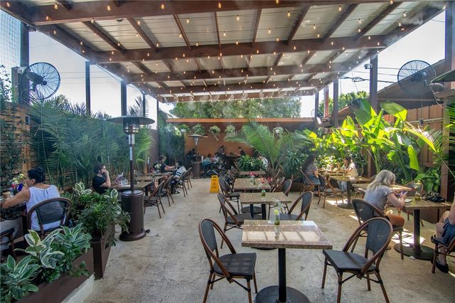 10703 Collins Street, North Hollywood, CA 91601