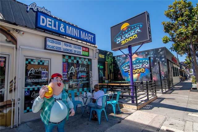 10703 Collins Street, North Hollywood, CA 91601