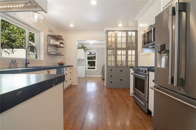 10703 Collins Street, North Hollywood, CA 91601