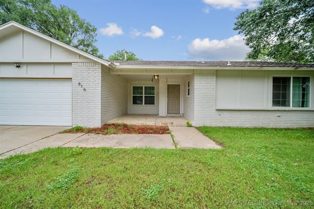 816 W Birmingham Street, Broken Arrow, OK 74011
