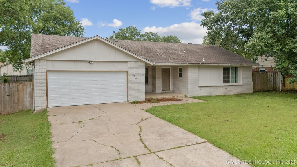 816 W Birmingham Street, Broken Arrow, OK 74011