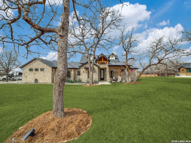 196 Bobby Lynn Dr., Adkins, TX 78101