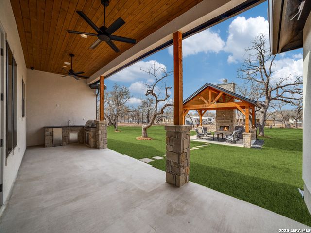 196 Bobby Lynn Dr., Adkins, TX 78101