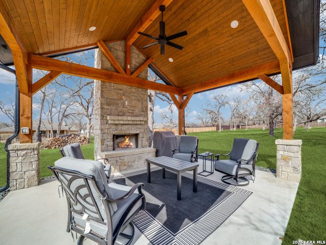 196 Bobby Lynn Dr., Adkins, TX 78101