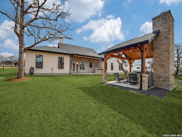 196 Bobby Lynn Dr., Adkins, TX 78101