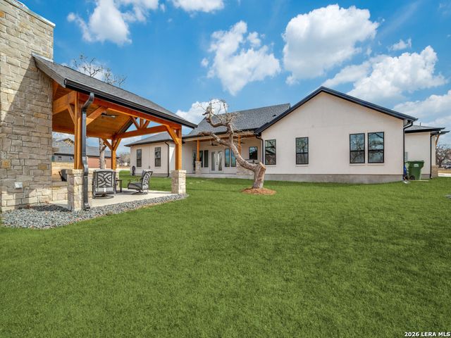 196 Bobby Lynn Dr., Adkins, TX 78101