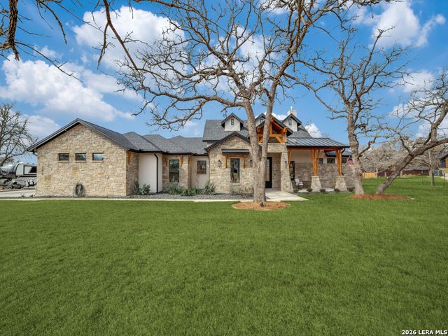 196 Bobby Lynn Dr., Adkins, TX 78101